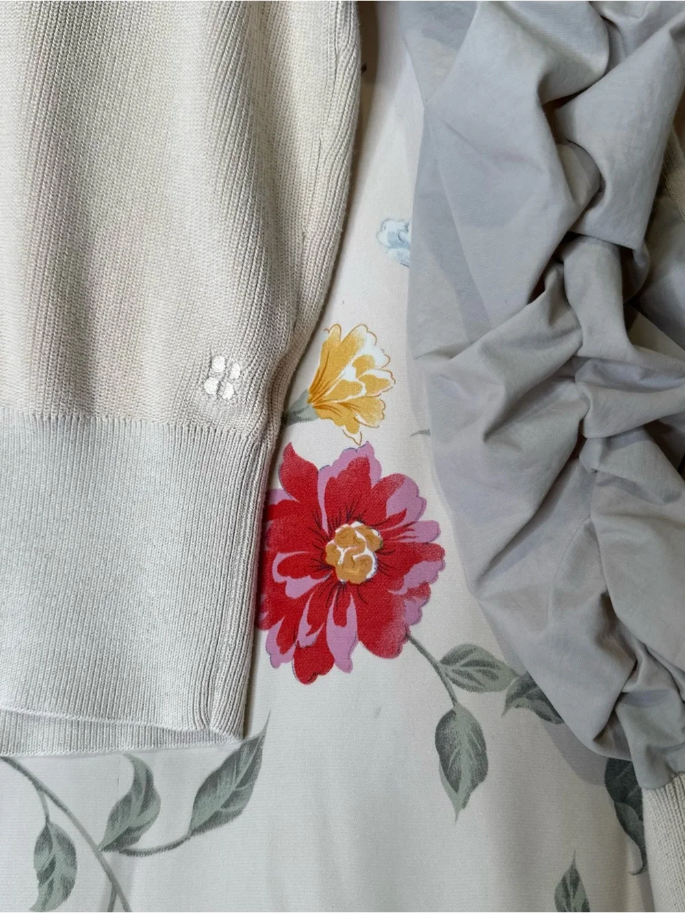 SWEATY BETTY Cream Crewneck Sweater with Light Gray Ruched Sleeves - Picture 3 of 5